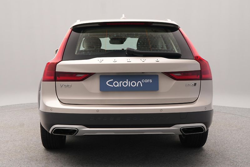 Volvo V90 CC D4 AWD MOMENTUM AUT - fotka 9 z 46