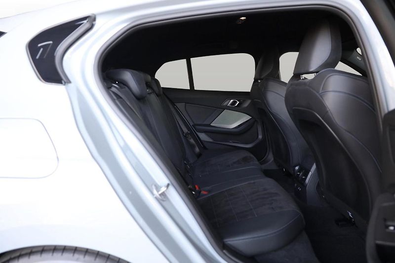 BMW Řada 1 M135 xDrive - fotka 6 z 23