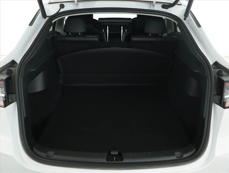 Tesla Model Y (2022) Long Range AWD 79kWh, SoH 92% - fotka 14 z 21