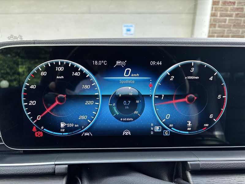 Mercedes-Benz GLE (2023) 400d 4MATIC 9GTRONIC AMG Paket - fotka 73 z 166