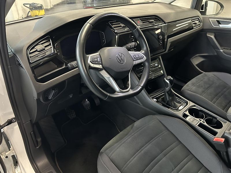 Volkswagen Touran (2023) 2.0TDi Highline LED Kamera TZ - fotka 6 z 35