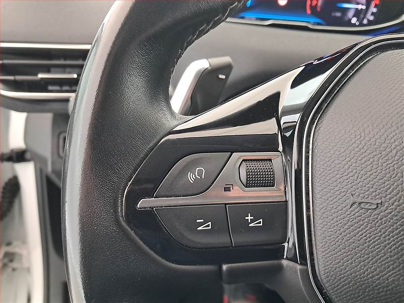 Peugeot 3008 (2023) Allure Pack 1.2 PureTech - fotka 17 z 18