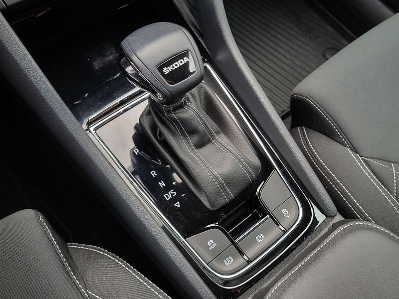 Škoda Karoq 1.5 TSI 110kW DSG SPORTLINE - fotka 26 z 48