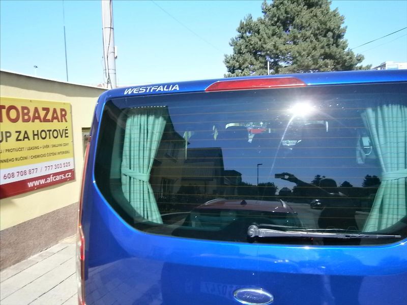 Ford Tourneo Custom 2,2 TDCI EUROLINE 114 KW - fotka 6 z 27