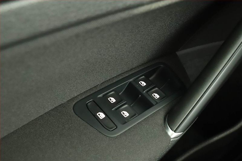 Volkswagen Golf (2020) 2.0 TDI, Automat, Serv.kniha - fotka 14 z 16