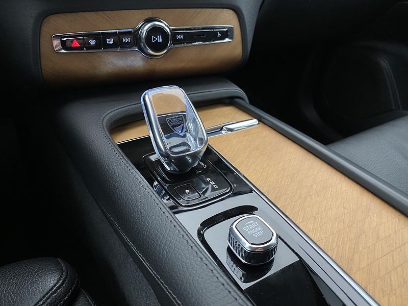 Volvo XC90 B5 AWD INSCRIPTION REZERVACE - fotka 27 z 49