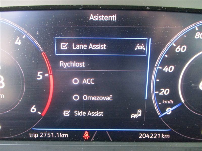 Volkswagen Passat 2,0 TDI, Elegance, DSG, servis - fotka 25 z 35