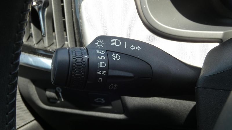 Volvo V90 B4 mHEV AWD aut. Momentum Pro - fotka 10 z 23