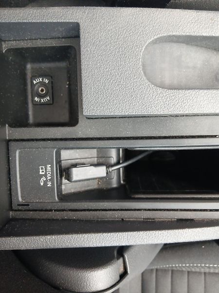 Volkswagen Touran 2.0 TDi - fotka 27 z 42