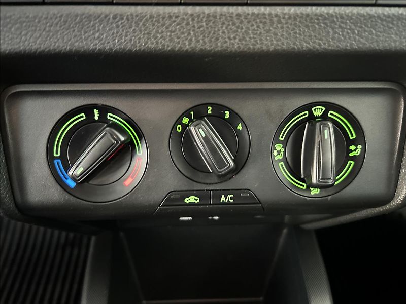 Škoda Fabia 1,0   MPI 55kW,SERVISKA,DPH - fotka 13 z 17