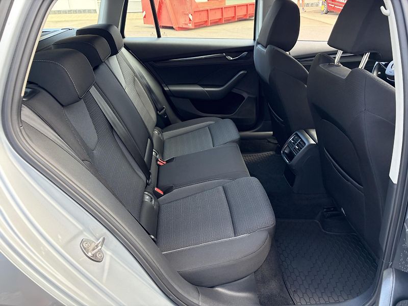 Škoda Octavia (2022) 2.0TDi DSG/BEZ NEHODY/ACC/NAVI - fotka 23 z 26