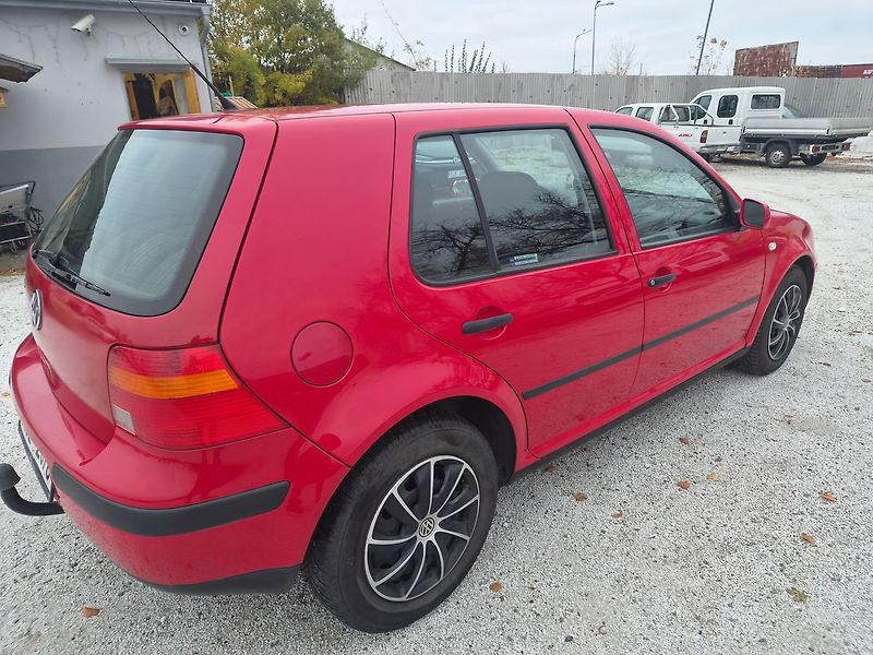 Volkswagen Golf 1,4 16V - fotka 5 z 10