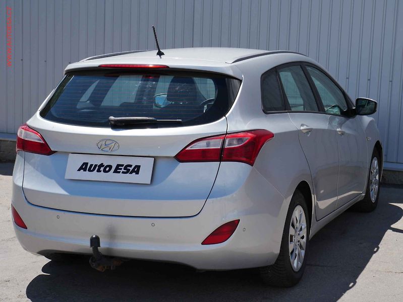 Hyundai i30 (2016) 1.6 CRDi, ČR, AC, temp, tažné - fotka 4 z 18
