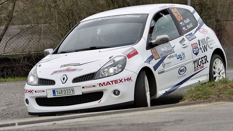 Jiří Hladík se svým zbrusu novým vozem Renault Clio Rally5 Phase II.