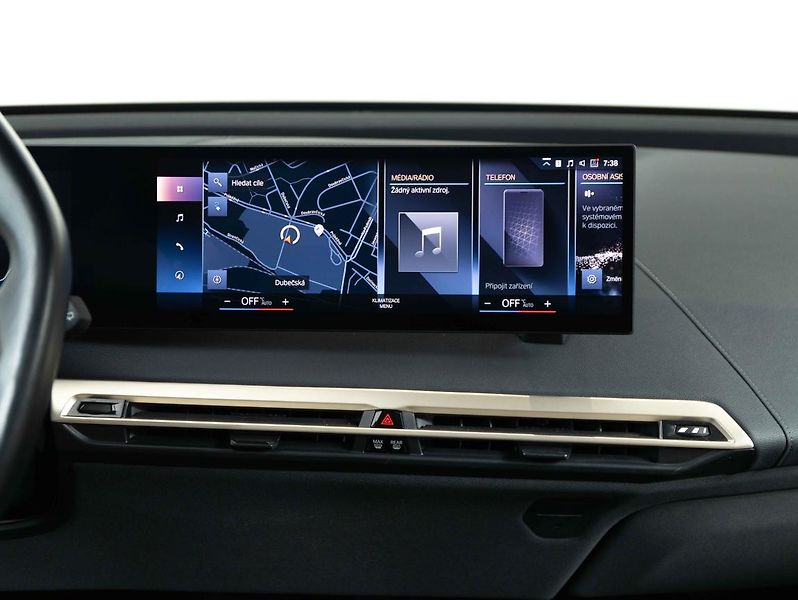 BMW iX xDrive50 - fotka 14 z 22