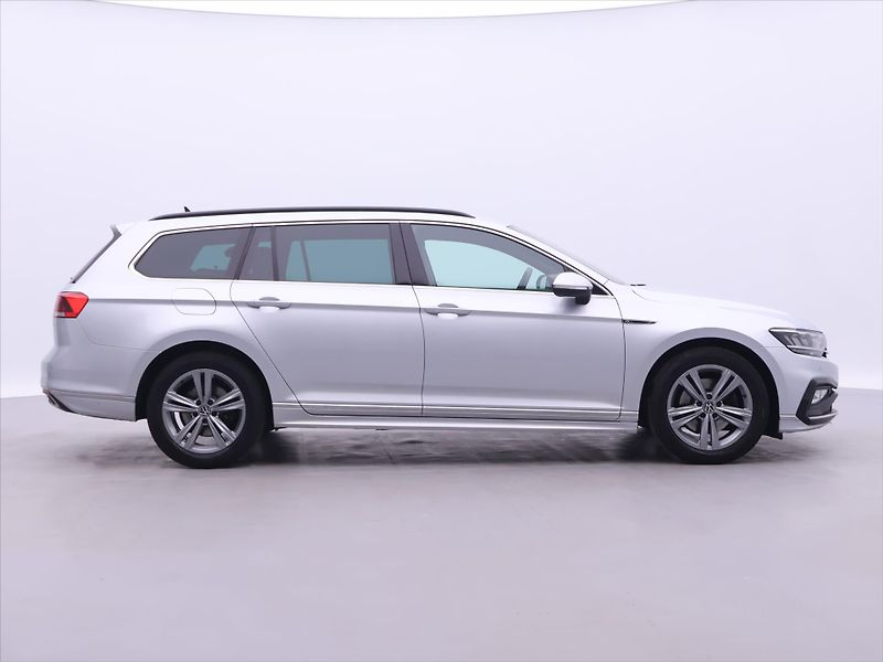 Volkswagen Passat 2,0 TDI 110kW DSG R-line 1.Maj - fotka 8 z 32