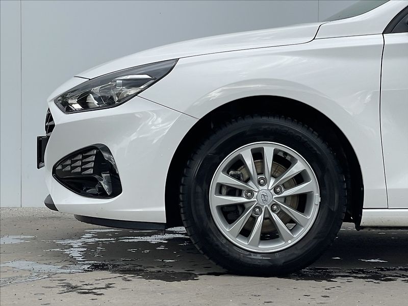 Hyundai i30 1,5 CVVT Combi Comfort - fotka 19 z 23