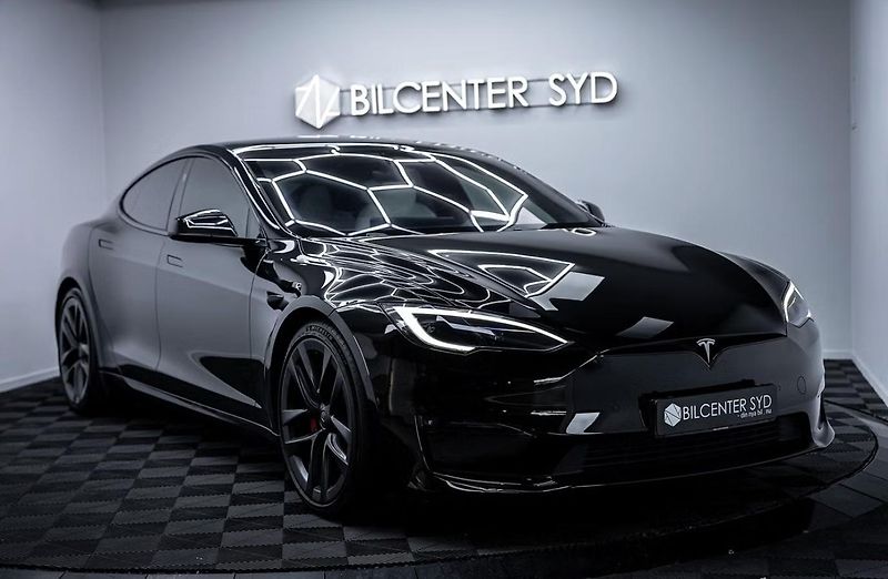 Tesla Model S Plaid AWD Tažné Yoke Panorama - fotka 5 z 25