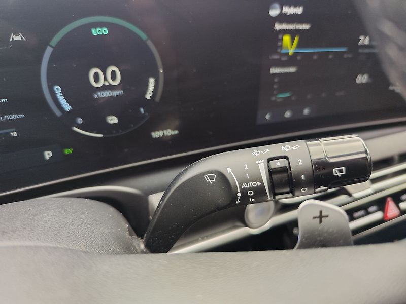 Hyundai Tucson 1.6 T-GDI/158kW PRM LUX HEV AT - fotka 33 z 39