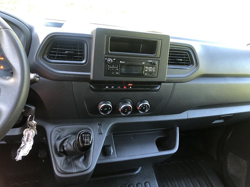 Renault Master (2021) 2.3TDi 6mist+uložák+sklápěč  - fotka 11 z 17