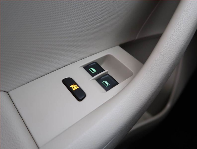 Škoda Rapid (2013) Ambition 1.6 TDI, Navi - fotka 16 z 17