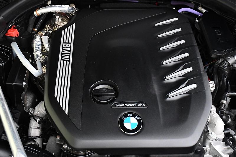 BMW Řada 5 530d xD M-SPORT LASER  - fotka 46 z 46