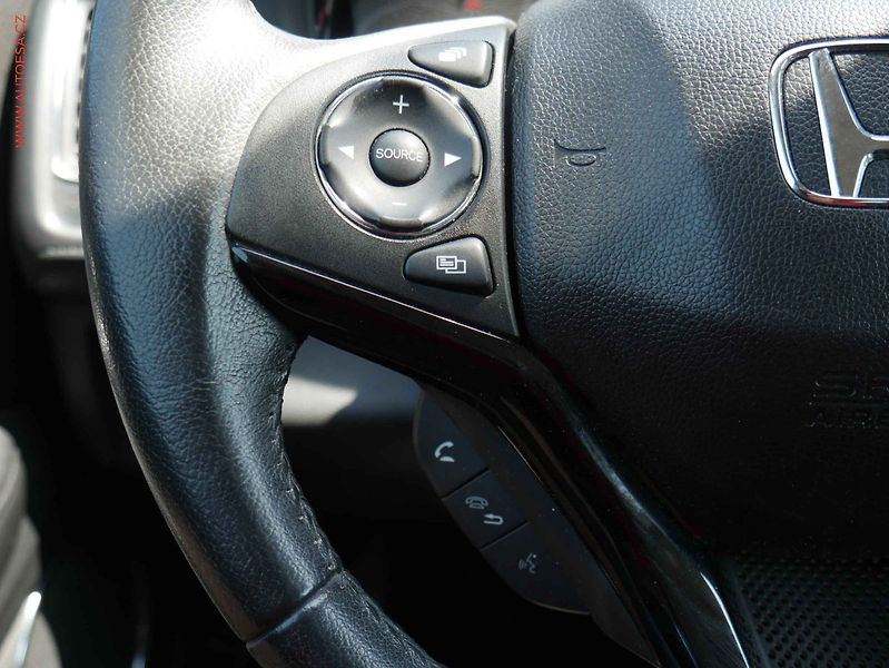 Honda HR-V (2016) 1.5 VTEC, 1.maj,ČR, AT, park - fotka 14 z 19