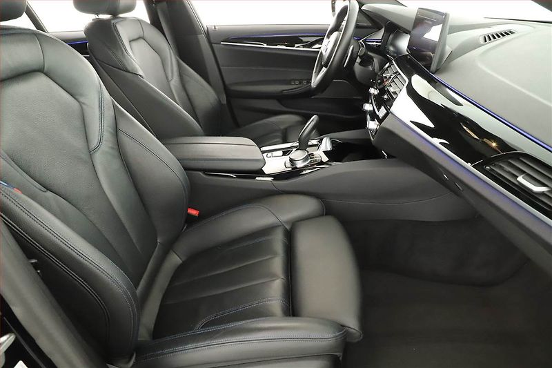 BMW Řada 5 (2023) 530d xDrive - fotka 7 z 20