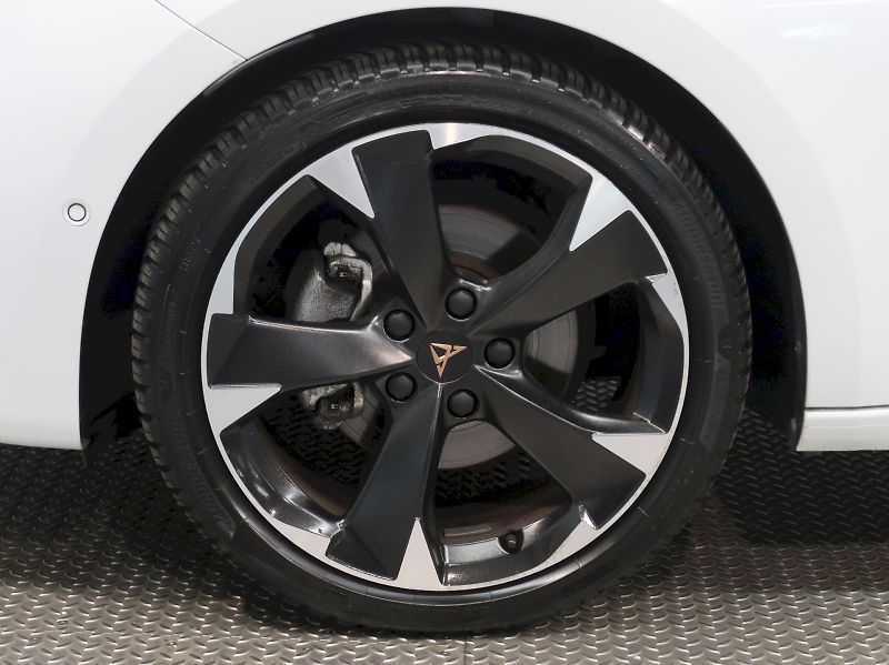 Cupra Leon (2025) ST 1.5 eTSI 110KW DSG - fotka 12 z 43