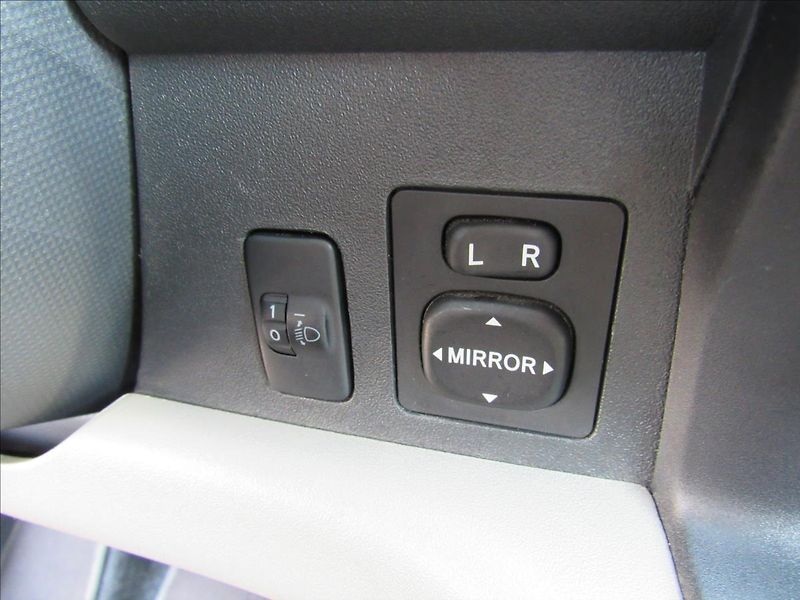 Daihatsu Sirion 1,3 i 64kW - fotka 18 z 29