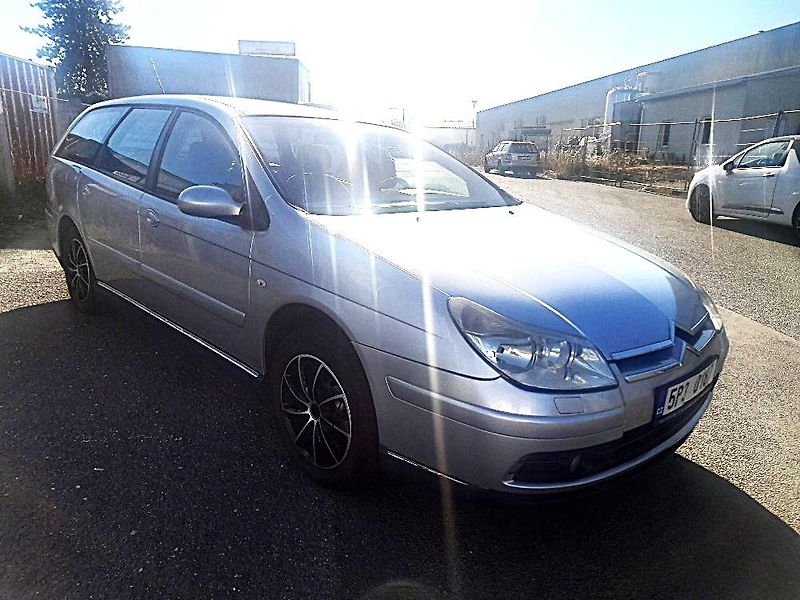 Citroën C5 (2005) 2.0i 16V BREAK - fotka 8 z 23