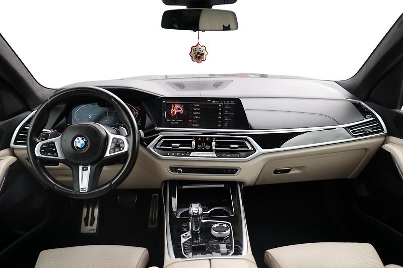 BMW X7 xDrive40i - fotka 8 z 15