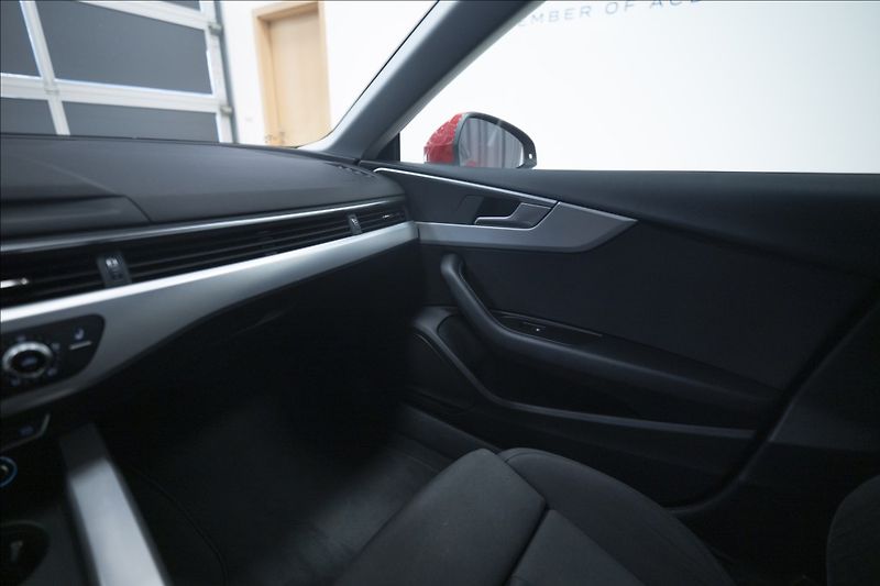 Audi A5 2,0 TDI SPORTBACK NAVI KAMERA - fotka 31 z 44