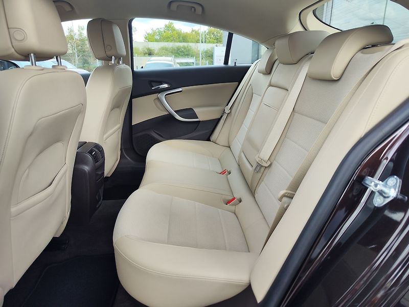 Opel Insignia 2.0 Turbo/184kW Innovation 4x4 - fotka 11 z 28