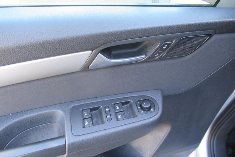 Volkswagen Sharan 2.0 TDi  KLIMA WEBASTO TAŽNÉ - fotka 20 z 23