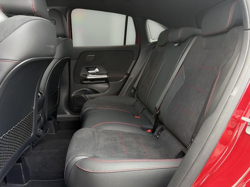 Mercedes-Benz GLA 200 d 4M AMG - fotka 11 z 27