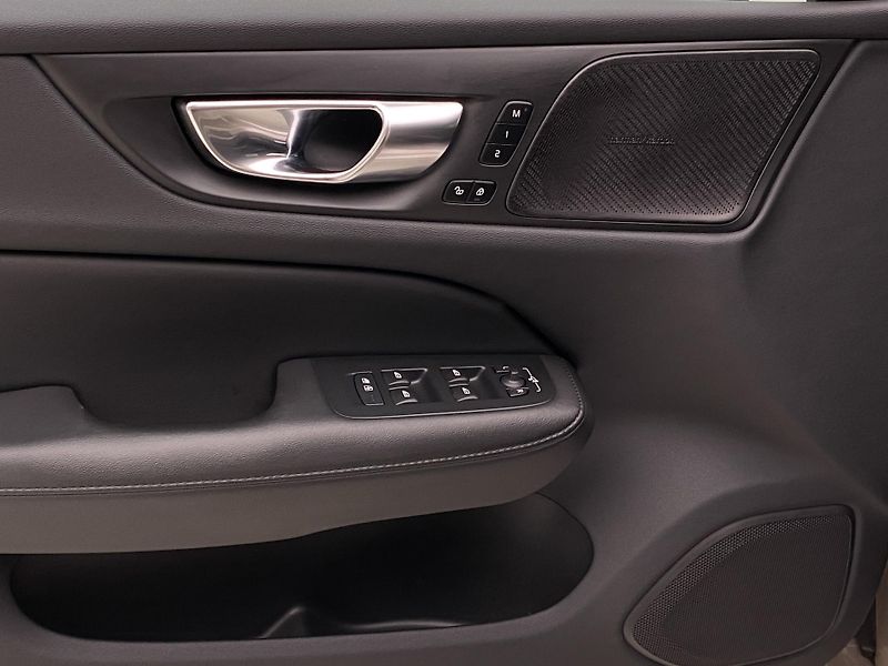 Volvo V60 T6 RECHARGE BRIGHT REZERVACE - fotka 29 z 65