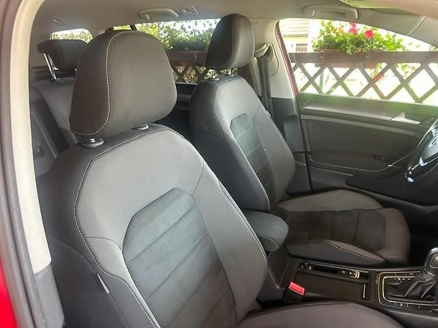 Volkswagen Golf Variant 1,6TDi DSG F1 LED MATRIX NAVI - fotka 27 z 51