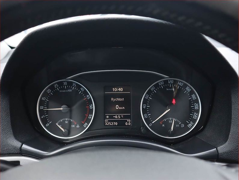 Škoda Octavia (2009) 1.9 TDI, Serv.kniha, po STK - fotka 11 z 16