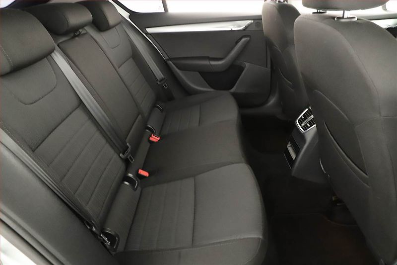 Škoda Octavia (2017) 1.0 TSI, Bi-Xenony, Tempomat - fotka 7 z 13