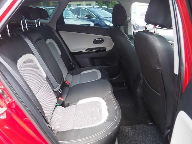 Kia Ceed (2018) 1.6 CRDi, 100 kW, 1. Maj ČR - fotka 15 z 43