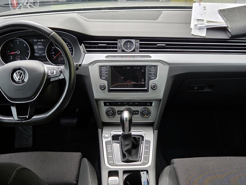 Volkswagen Passat 2.0TDi DSG *SERV.KN.FAKTURY*   - fotka 35 z 49