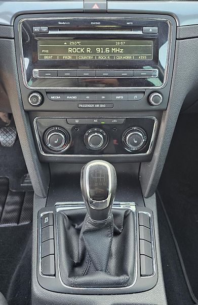 Škoda Superb 1.4 TSI 92kW,TAŽNÉ,SERVISKA - fotka 20 z 45