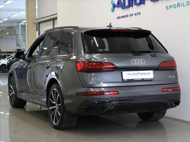 Audi Q7 3,0 50TDi S-Line 45tkm. 1.maj. - fotka 3 z 28