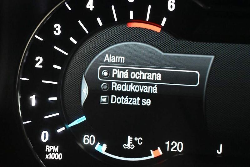 Ford Mondeo (2021) 2.0 140 KW LED SONY Titanium T - fotka 23 z 39