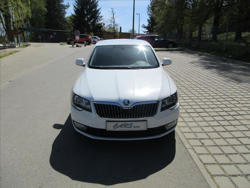Škoda Superb 2,0 TDi 103 Kw, Xenon, Vyhř. N - fotka 3 z 28