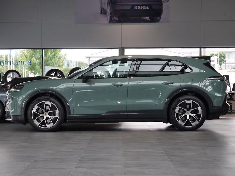 Porsche Cayenne Electric Pano HuD 360 Chrono T - fotka 4 z 22