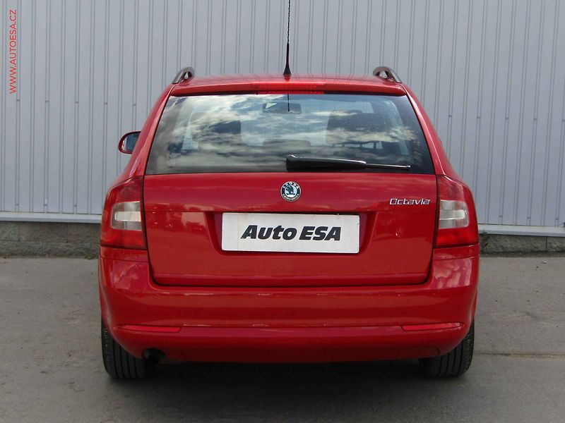 Škoda Octavia (2010) 1.2 TSi, ČR, Ambiente - fotka 5 z 15