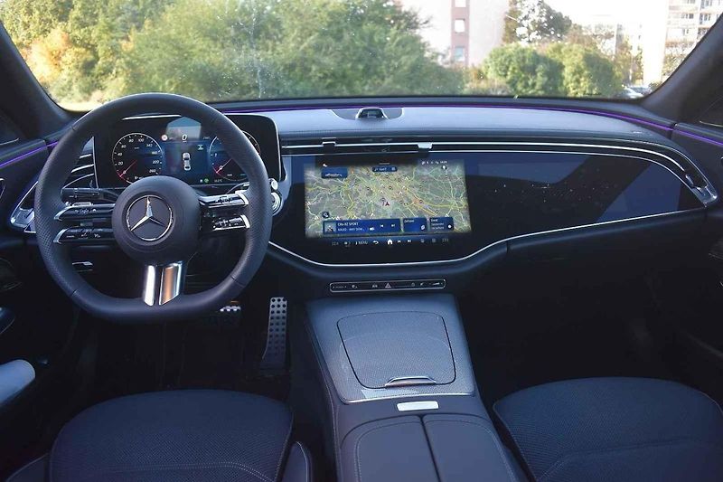 Nový Mercedes-E je současně důstojný i naprosto moderní