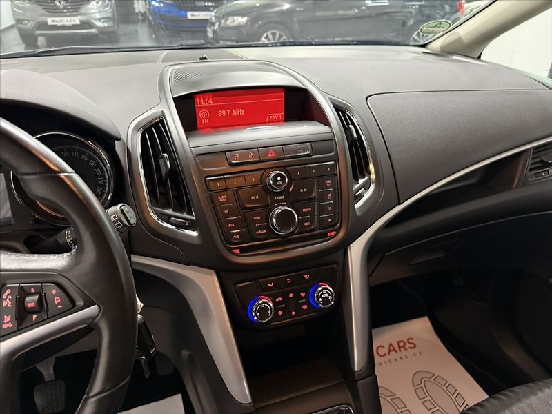 Opel Zafira 1,4   TURBO COSMO VÝHŘEV TZ - fotka 15 z 49